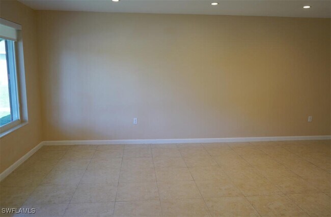 Building Photo - 10701 SW 77th Ct