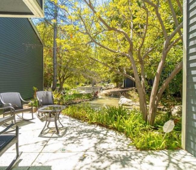 Building Photo - GORGEOUS 3 BEDROOM 3 BATH TOWNHOME