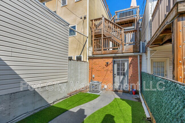 Building Photo - 639 Harvey St