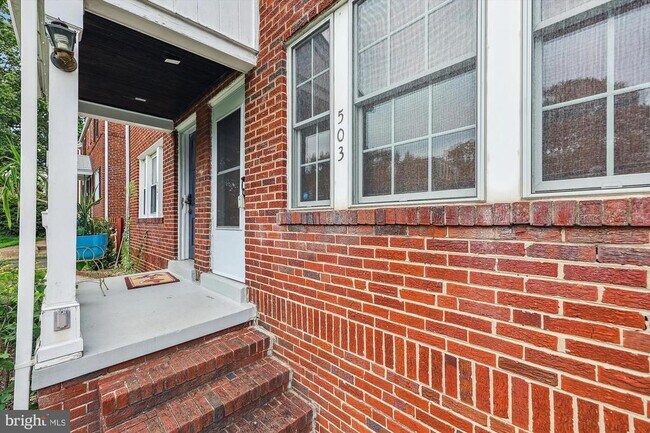 Building Photo - 503 S Veitch St