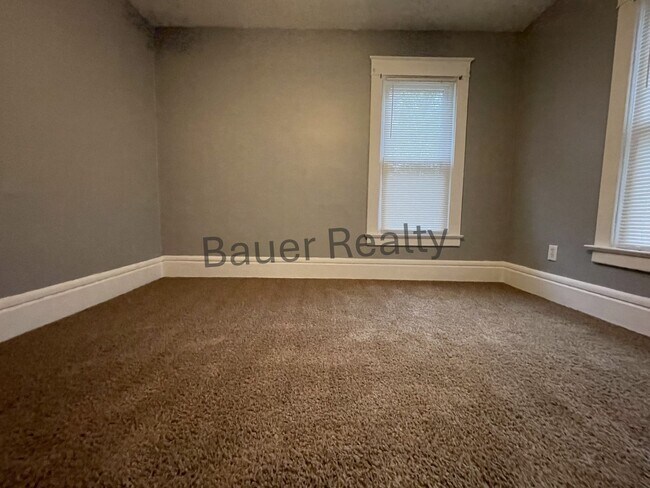 Building Photo - Large Four Bedroom Home