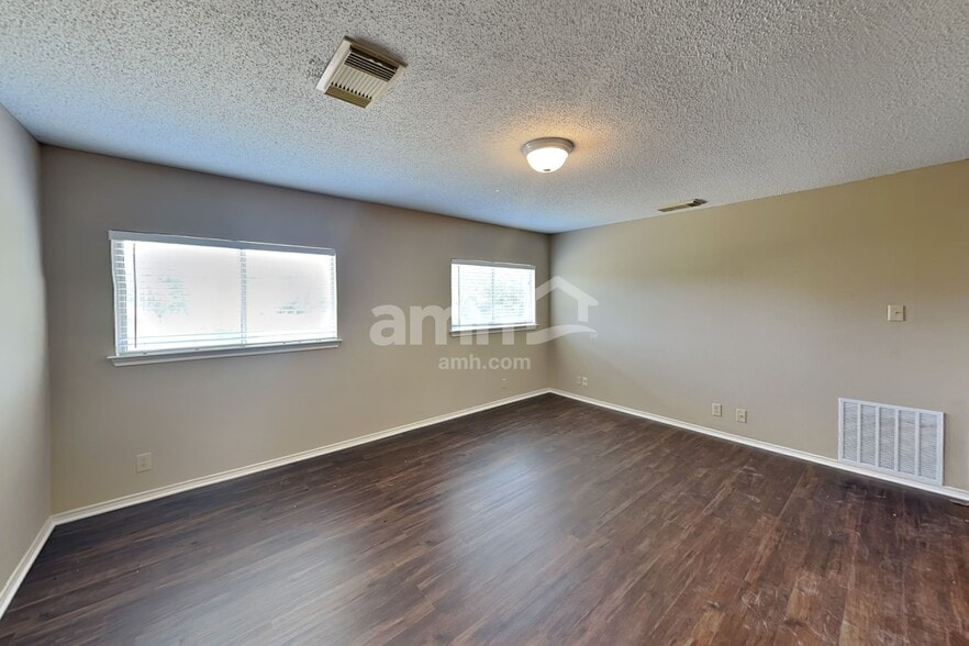 Building Photo - 7106 Raintree Forest