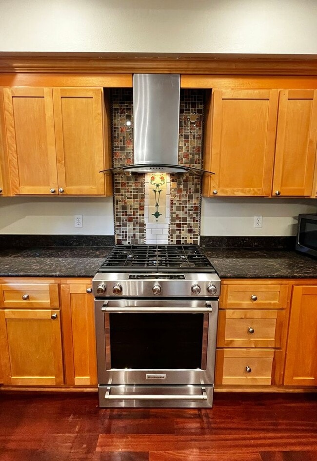 Building Photo - Beautiful 4 Bedroom Bainbridge Home Close ...