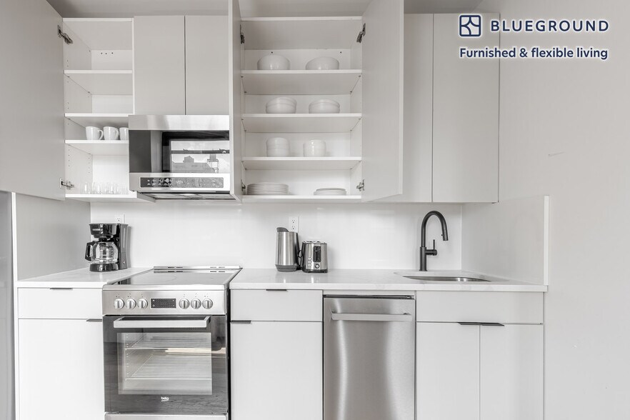 Building Photo - 226 W 97th St