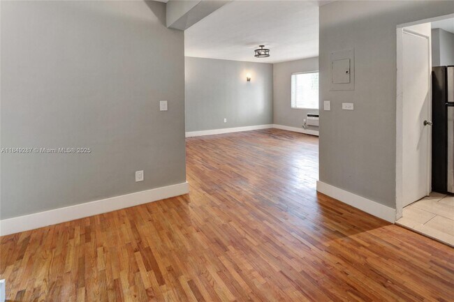 Building Photo - 7945 Carlyle Ave