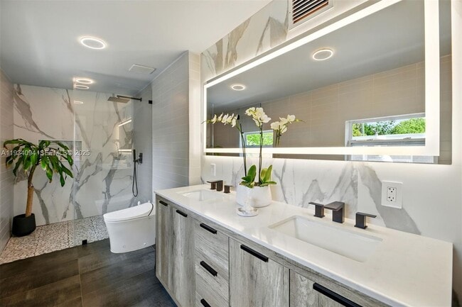 Building Photo - 1363 Biarritz Dr