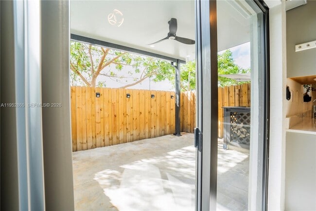 Building Photo - 528 NE 1st St