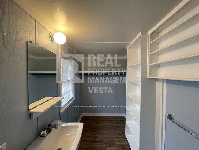 Building Photo - 110 W Ridge Cir