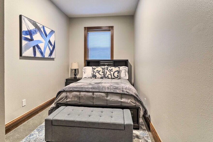 Building Photo - 1533 N Williams St