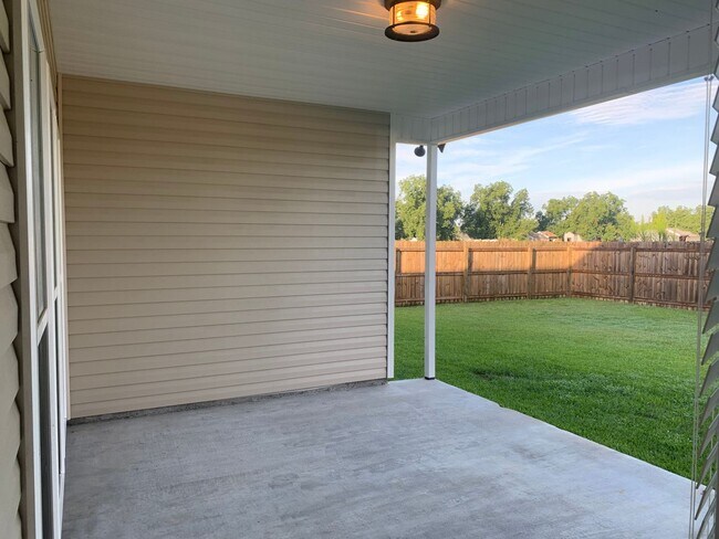 Building Photo - Beautiful 4BD/3B Home in Knights Landing