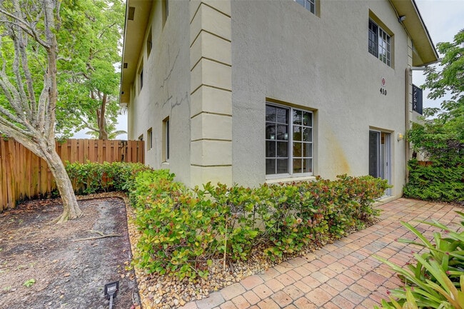 Building Photo - 410 SW 15th St