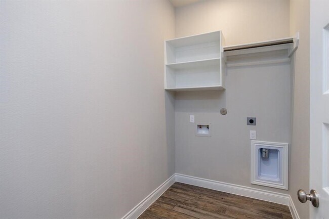 Building Photo - 1639 Rosedale Dr