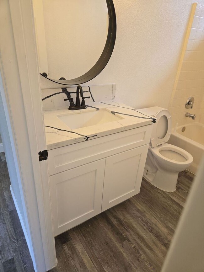 Building Photo - A Fabulous 4 Bedroom Home in Peccole Ranch