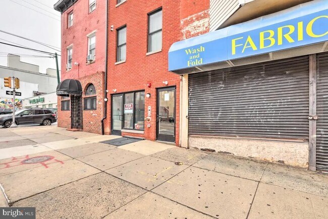 Building Photo - 2531 W Girard Ave