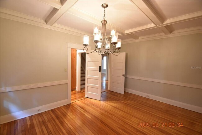Building Photo - 810 S Packwood Ave
