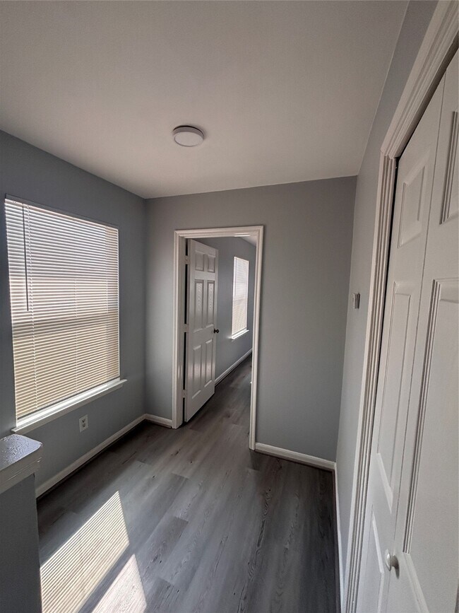 Building Photo - 6410 Waldron Dr