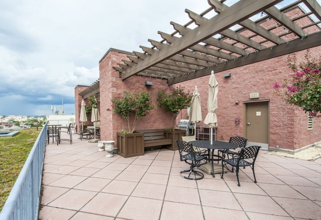 Building Photo - LARGE 1 Bedroom/1 Bathroom with Balcony in Bustling Mount Vernon Triangle!!