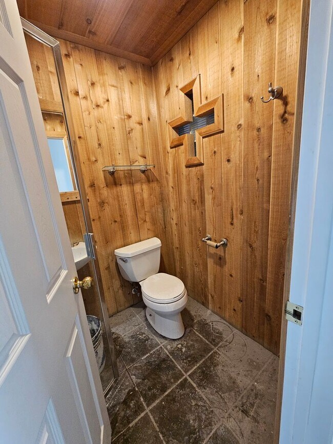 Building Photo - Remodeled 3-Bedroom Home in Orem