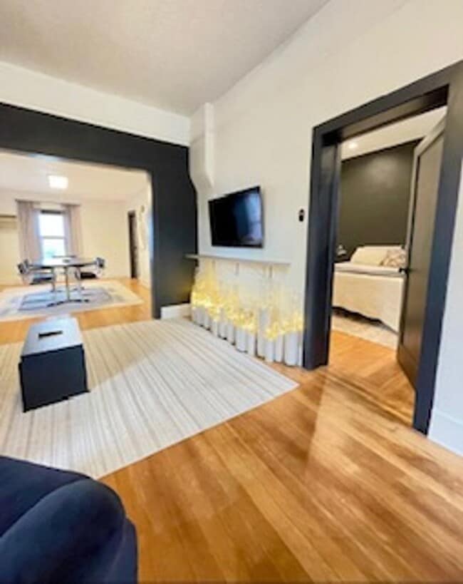 Primary Photo - Charming 2BR Home with Vintage Style, Fenc...