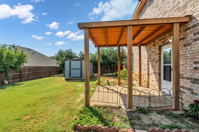 Building Photo - 513 Renee Dr