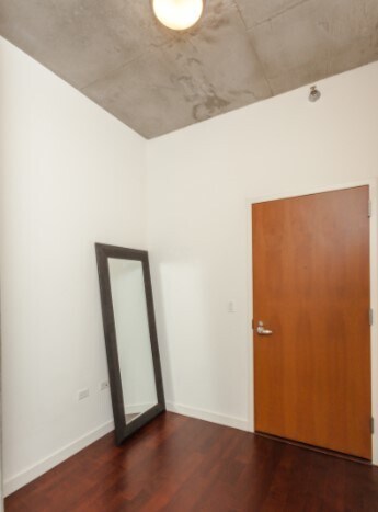 Building Photo - 235 W Van Buren St