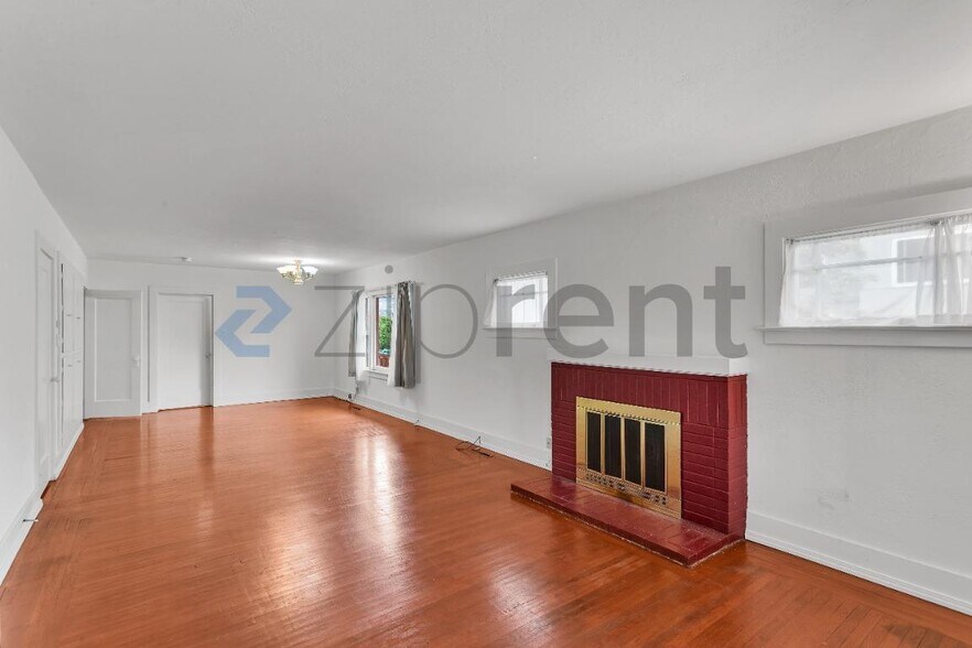 Building Photo - Unit