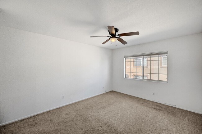 Building Photo - Stunning Summerlin Townhome!