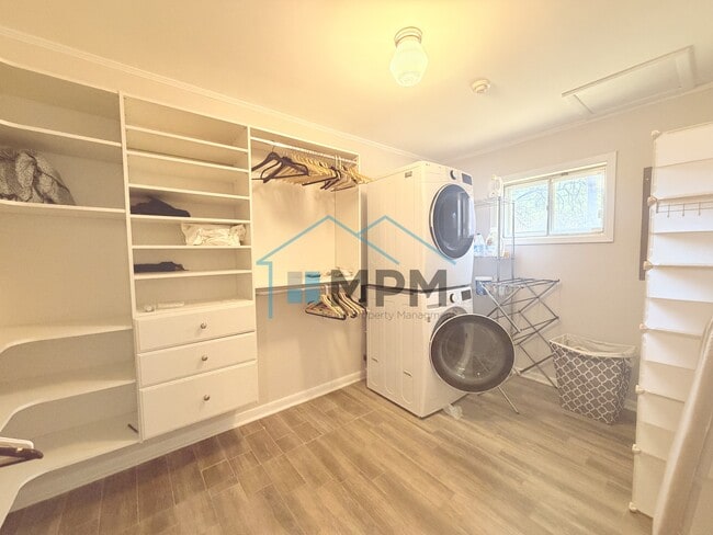 Building Photo - 1706 Lexington Ave