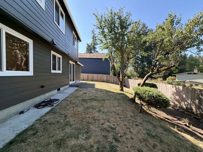 Building Photo - 5505 SW 149th Ave
