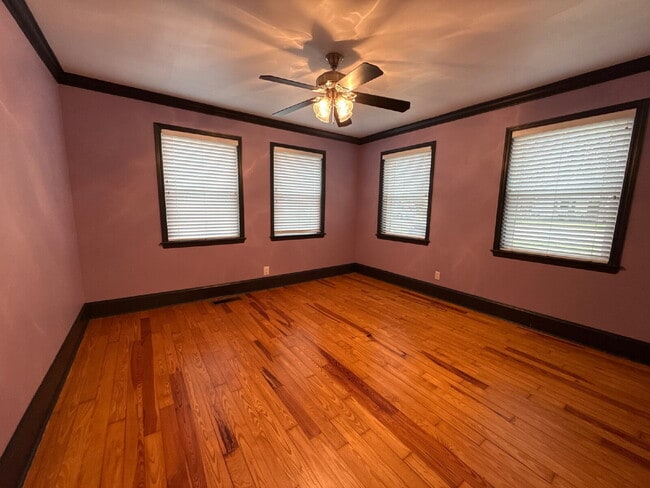 Building Photo - "Renovated 3-Bed Oasis with Granite Kitchen & Cozy Fireplace in Huntsville!"