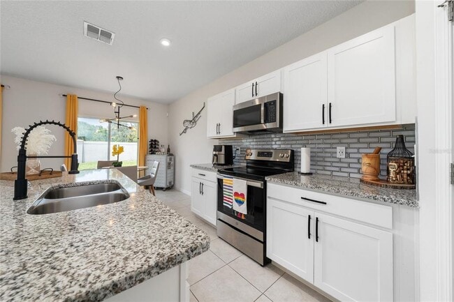 Building Photo - 145 Silver Maple Bend