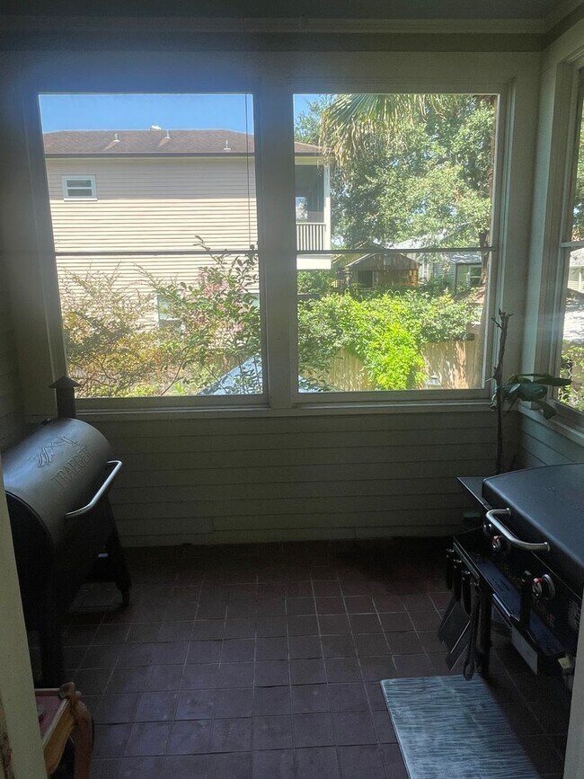 Building Photo - Gorgeous 3BD/2BA Single Family Home in Mid...