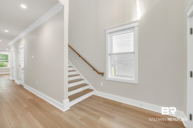Building Photo - 27085 Park Dr