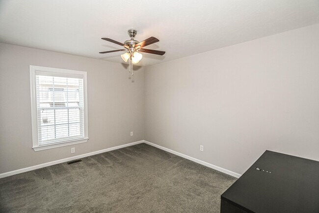Building Photo - 987 Glenhaven Dr