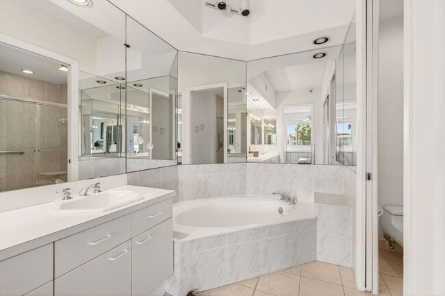 Building Photo - 2512 Coco Plum Blvd