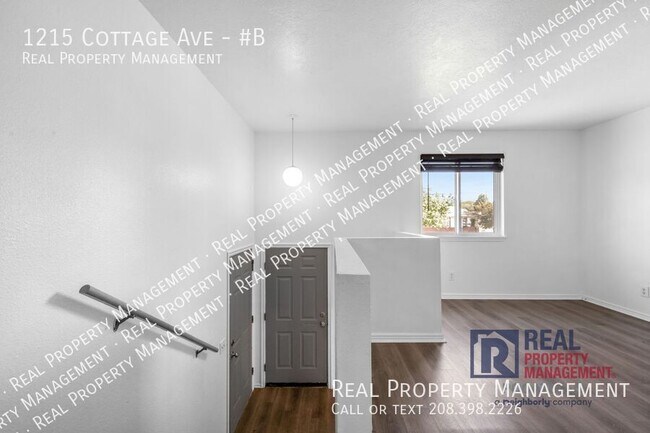 Building Photo - 1215 Cottage Ave