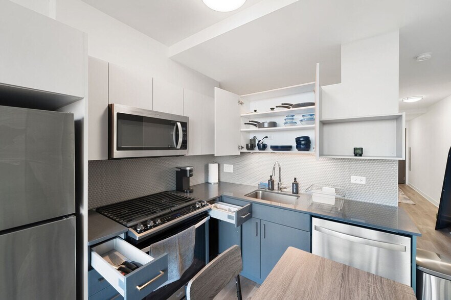 Building Photo - 720 S Wells St