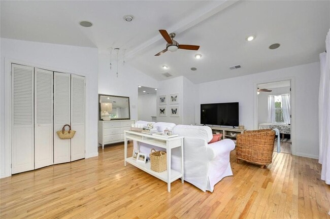 Building Photo - 406 W 55th St