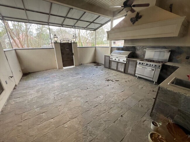 Building Photo - Elegant Two-Story Home with Outdoor Kitchen in Desirable Shadows Lake