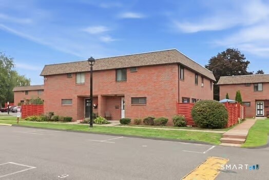 Building Photo - 7 Sharon Ln