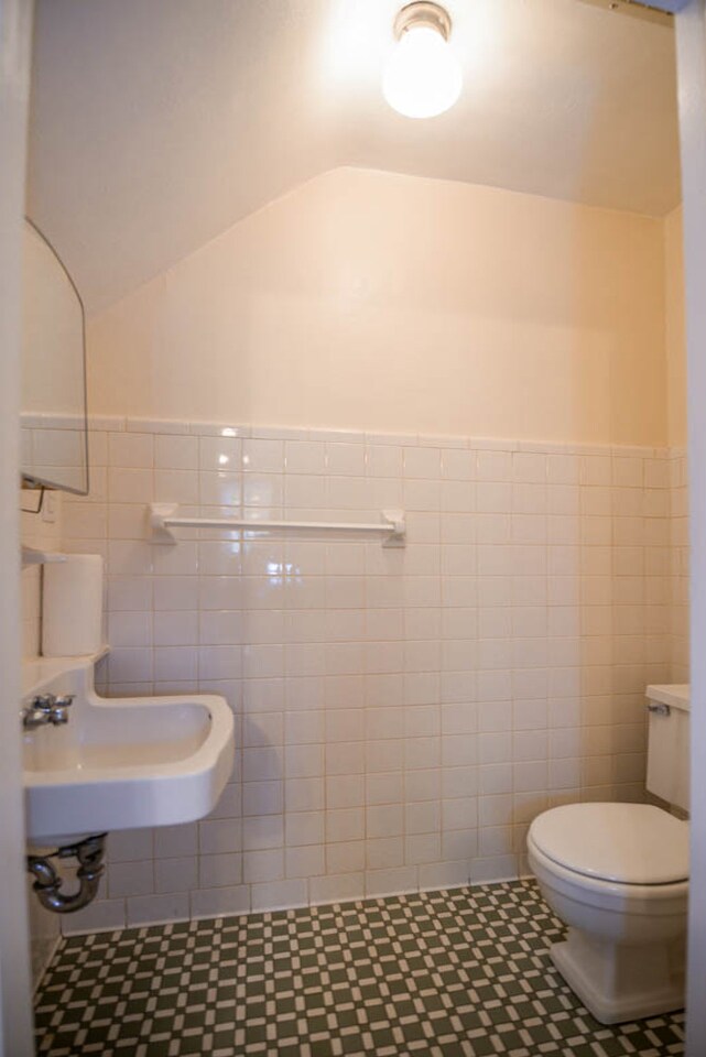 Building Photo - 3590 Shirlwood Ave