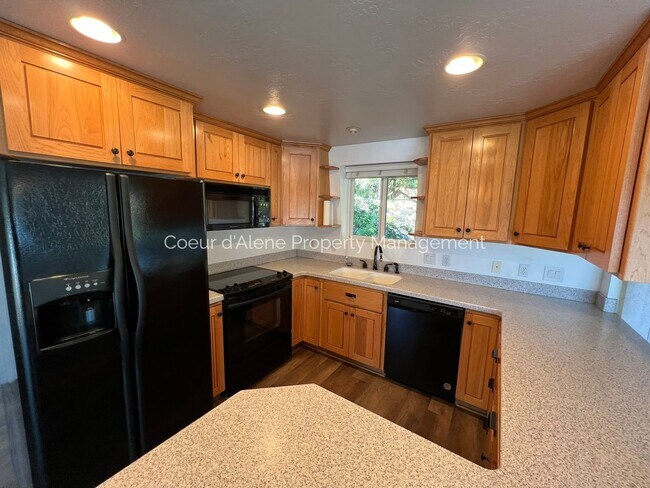 Building Photo - 2+ bed, 2 bath house on the Spokane River!