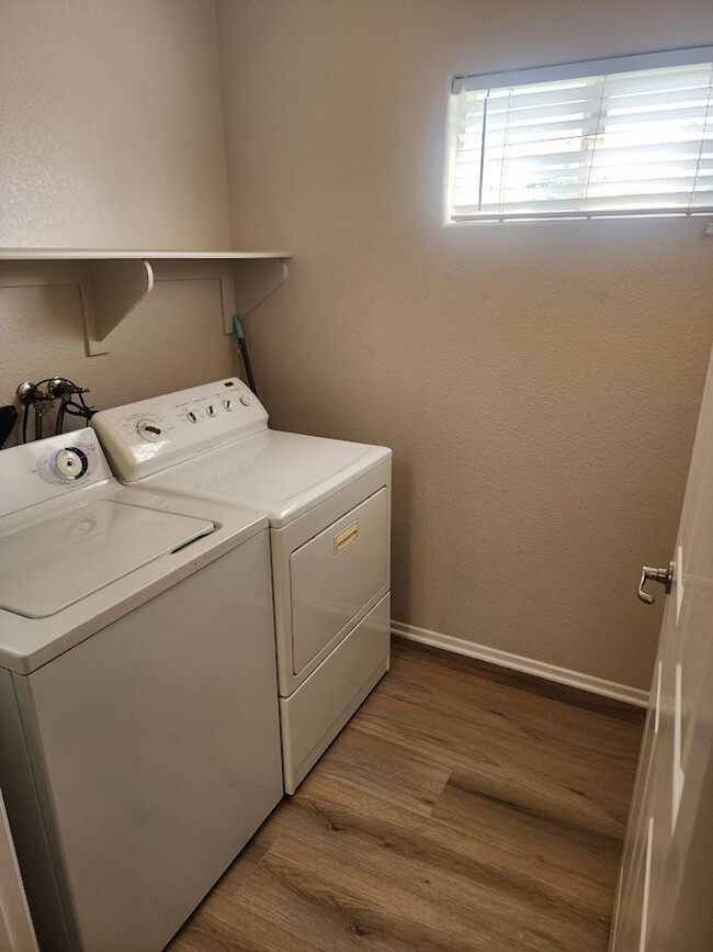 Building Photo - Upper Unit 3 Bedroom Condo with 1 Car Garage