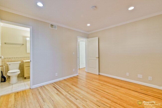 Building Photo - Stylish San Jose Home and Private Yard