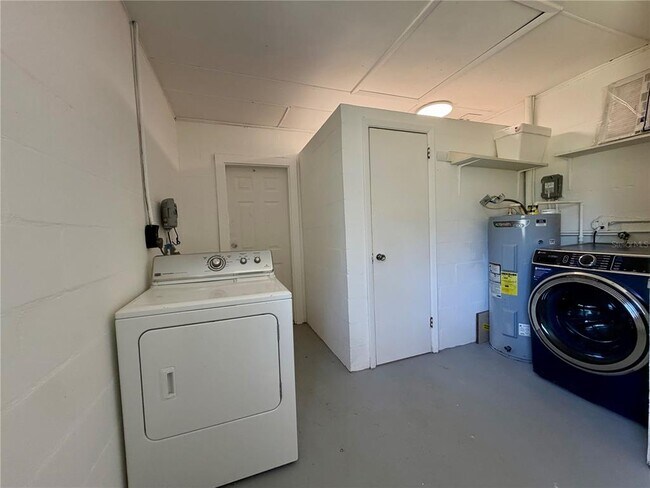 Building Photo - 1109 S Betty Ln