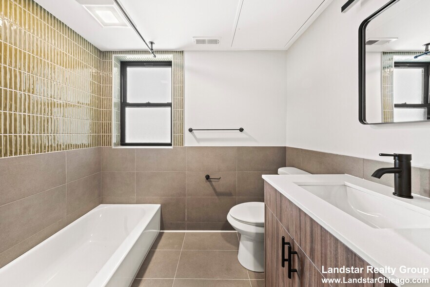 Building Photo - 1241 Chicago Ave