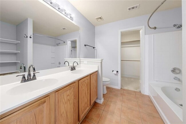 Building Photo - 1136 Beechwood Dr