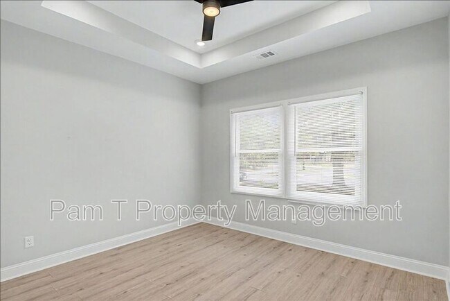 Building Photo - 1019 W 35th St
