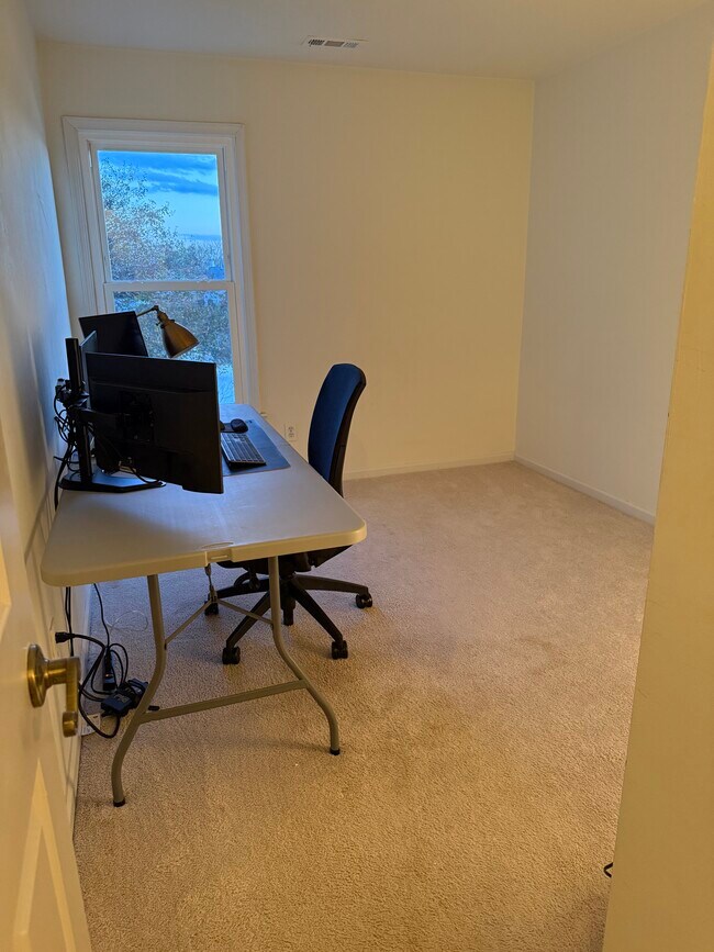 Building Photo - 713 Goodard Dr