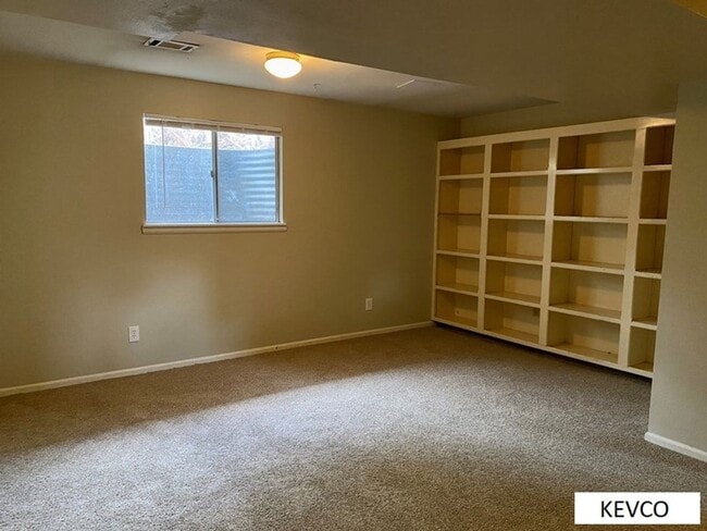 Building Photo - Fantastic Single Family Home, Ready to Make Home!